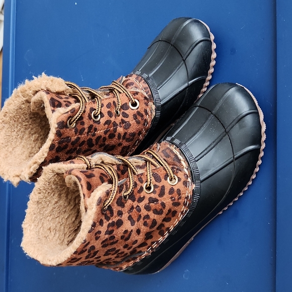 Source Unknown Other - Leopard 🐆 print Winter ❄️ Boots, Size 1, GUC
